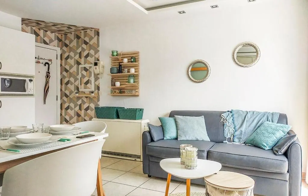Prachtige Studio In Oostende Met Verwarmd Zwembad 0*, Ostend