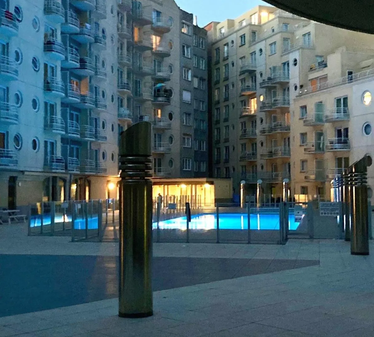 Prachtige Studio In Oostende Met Verwarmd Zwembad Ostend